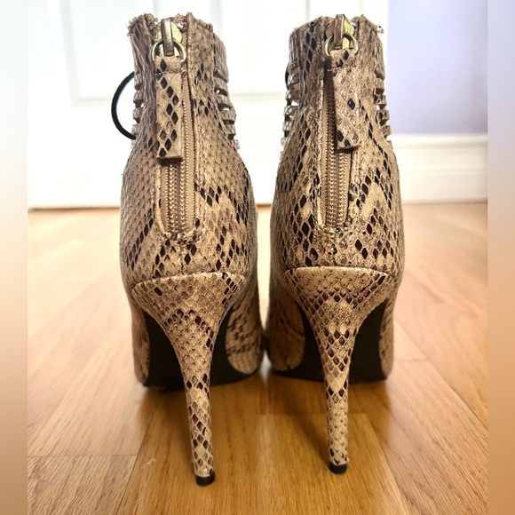 Heels - Picture 3 of 3